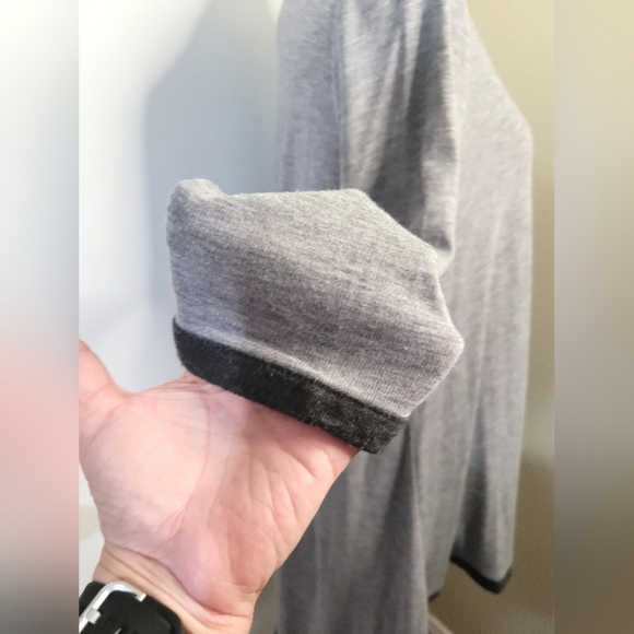 Chelsea & Theodore 3/4 Sleeve Shirt, Size Large Grey/ Black - Picture 4 of 7